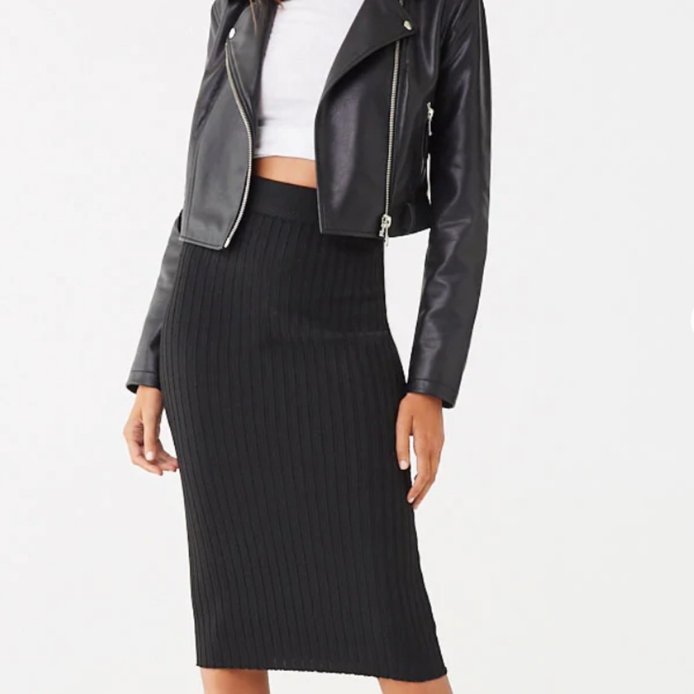 Ribbed Knee-Length Skirt